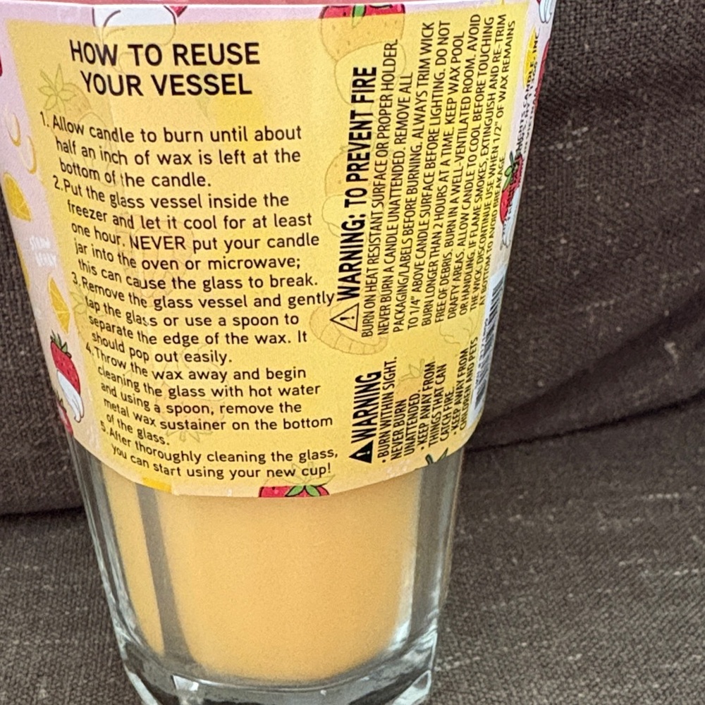 Whipped Strawberry Lemonade Scented Candle - Picture 3 of 4